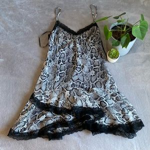 Forever 21 snake print flowy lace trim mini dress M